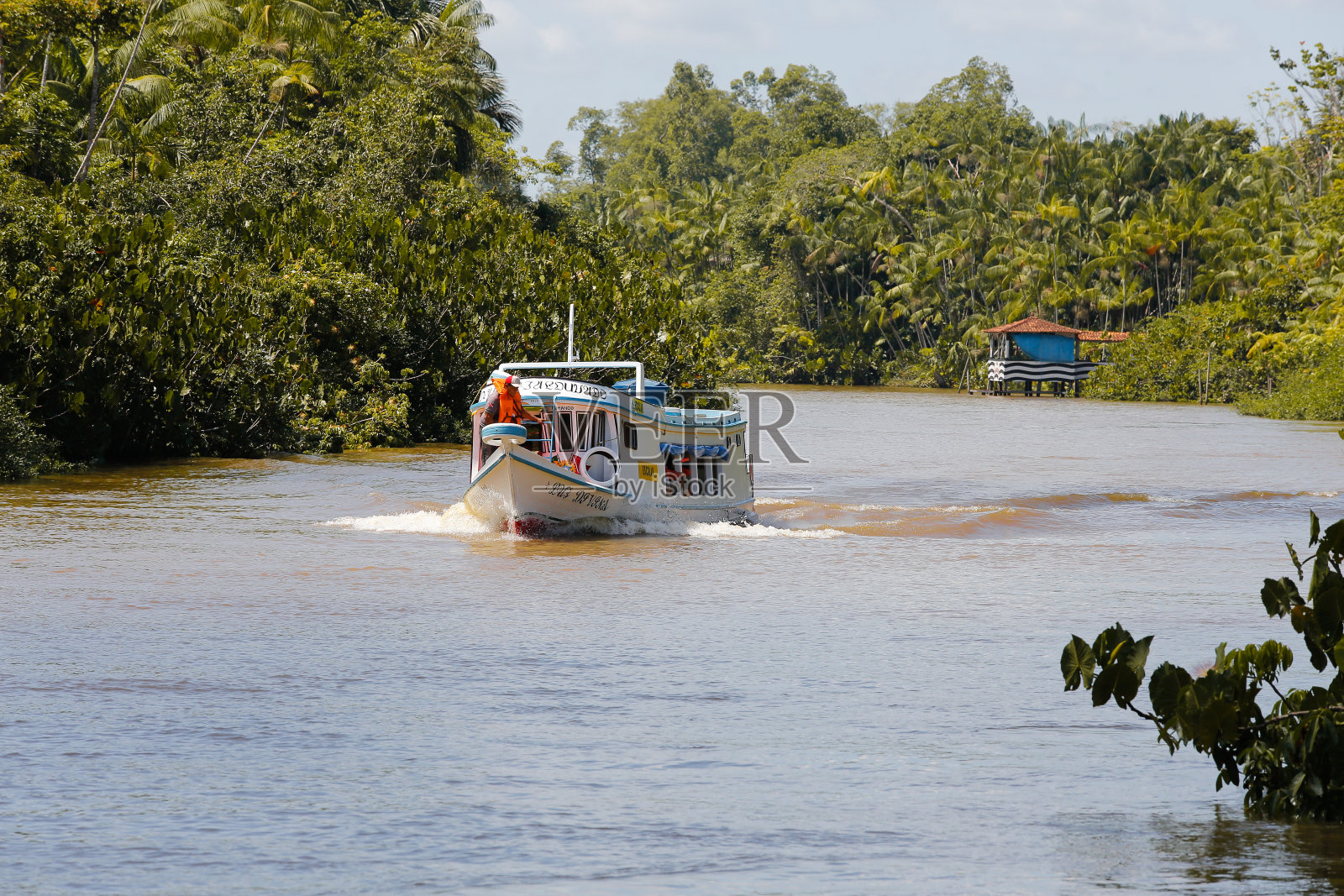 小渡船Guamá河，库姆岛，Belém, Pará，亚马逊，巴西。照片摄影图片