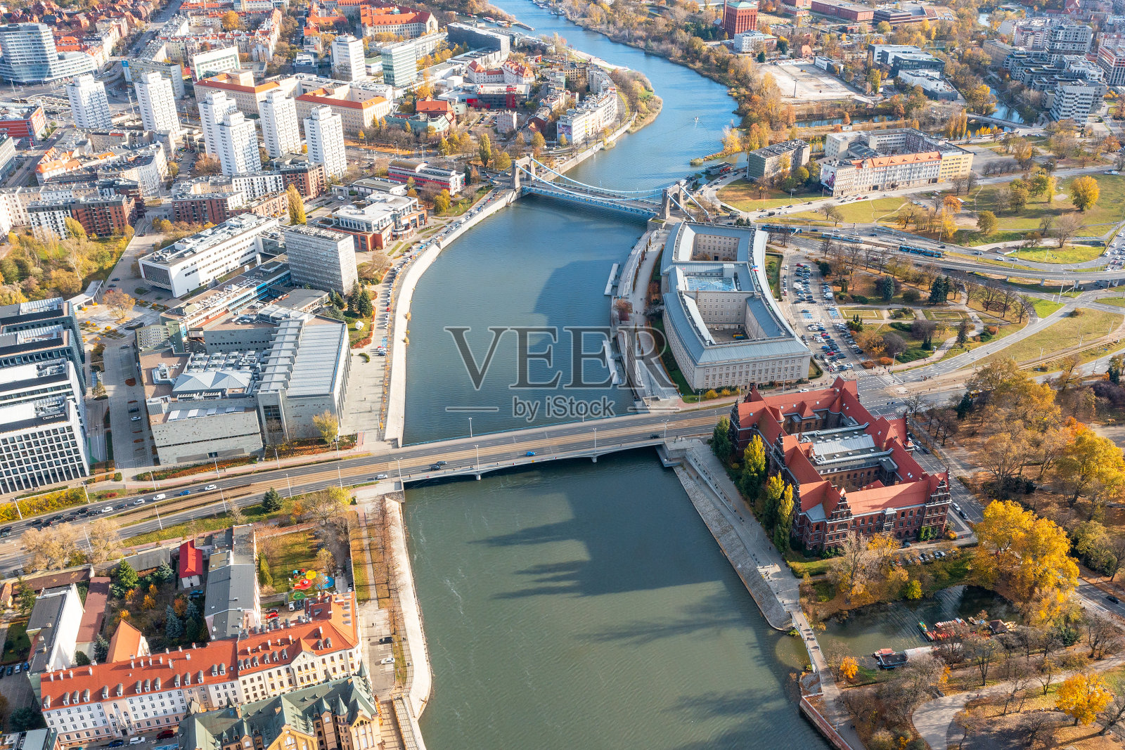 弗罗茨瓦夫市的鸟瞰图，通过奥德拉河在弗罗茨瓦夫，波兰照片摄影图片