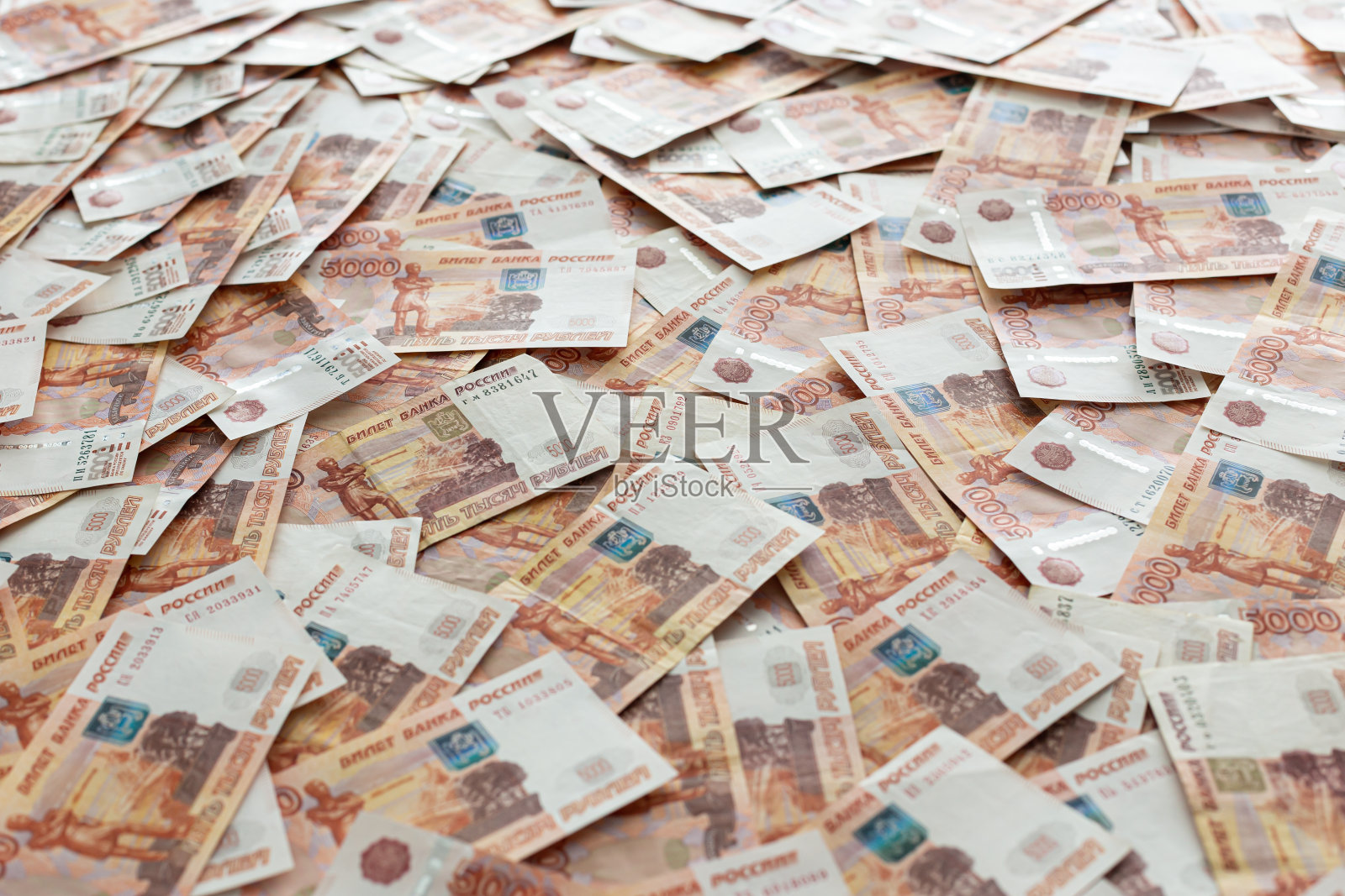 俄罗斯卢布，现金都在说谎。5000卢布。资金表照片摄影图片