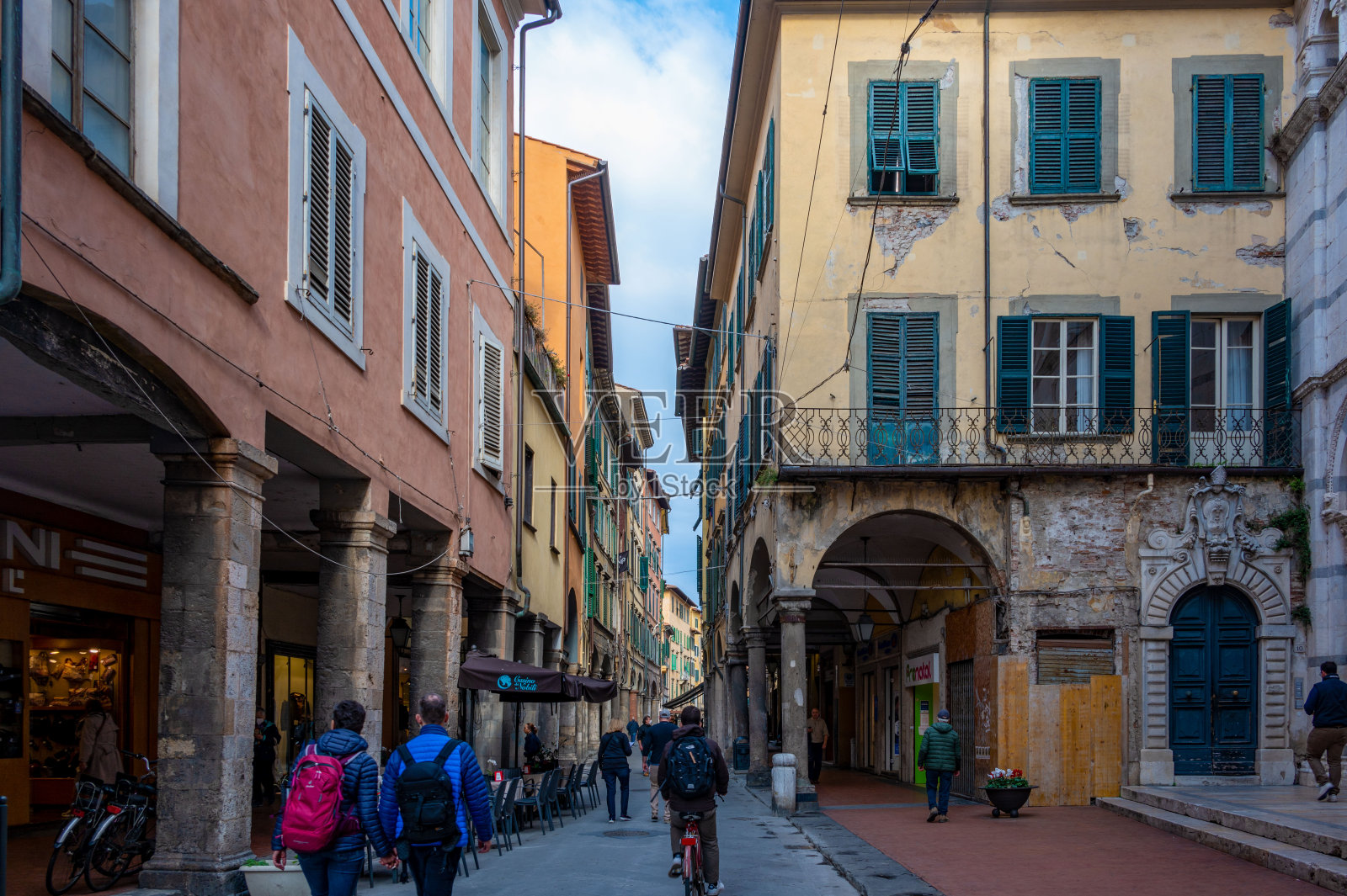 街道的比萨照片摄影图片