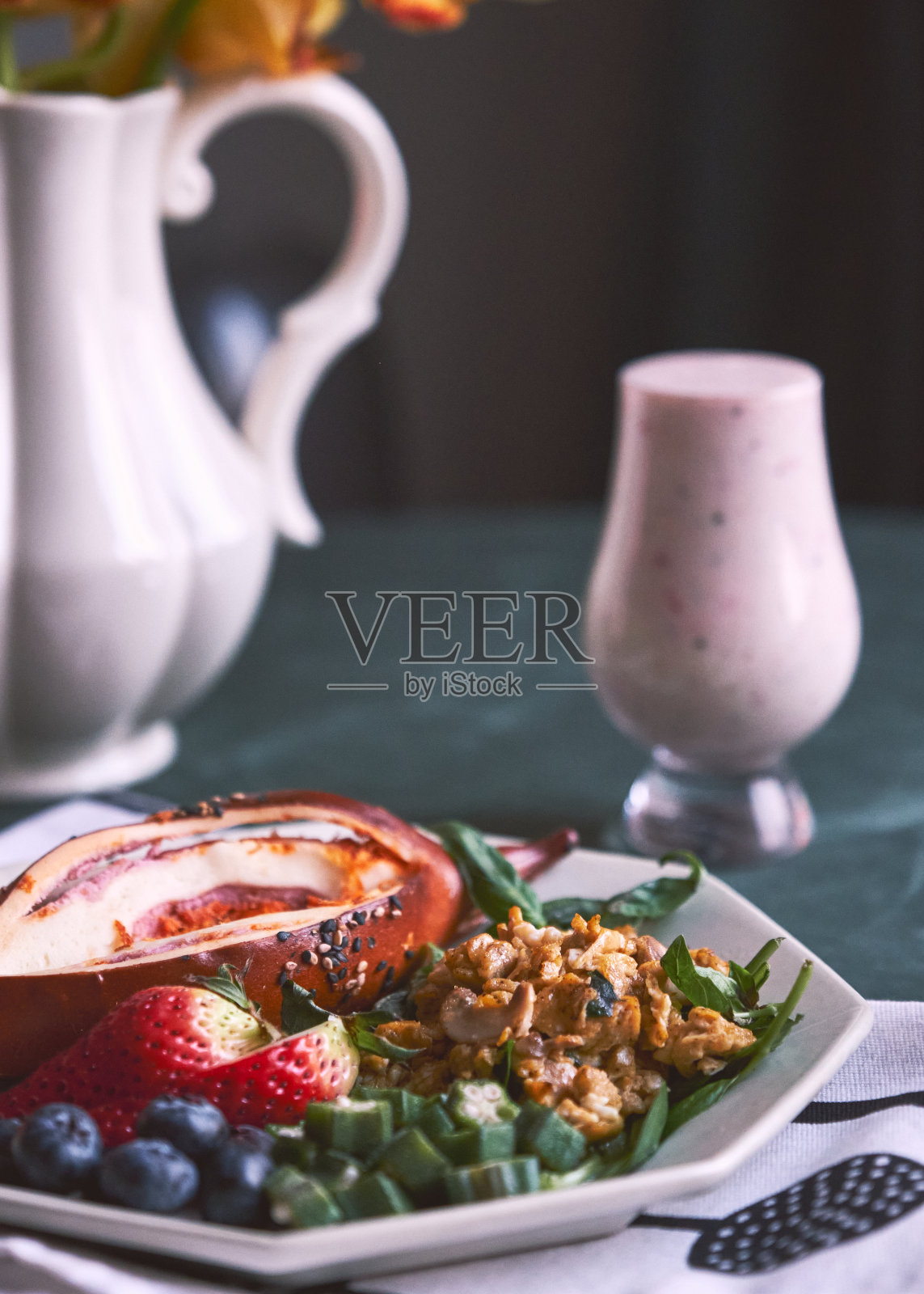 面包水果沙拉照片摄影图片