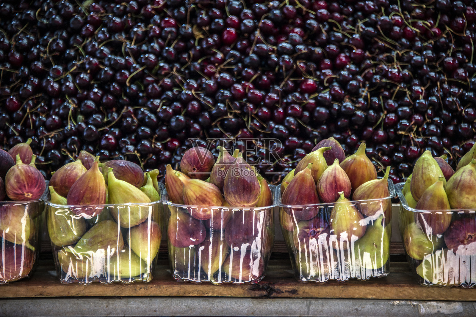 街头市场的无花果和樱桃照片摄影图片