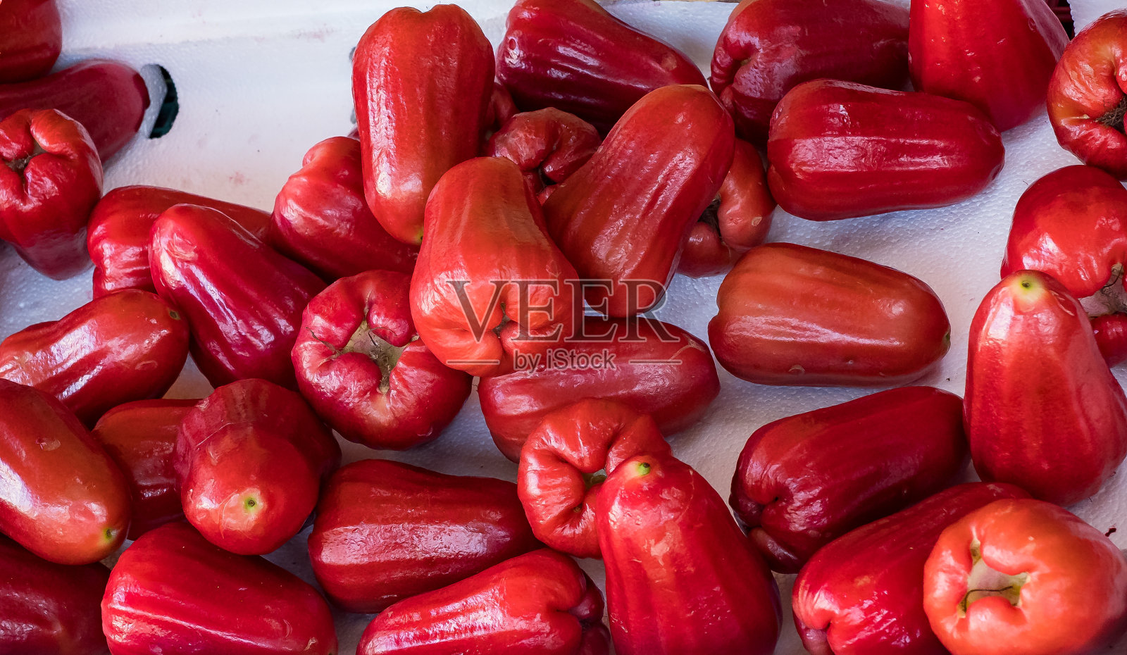 市场上的玫瑰苹果照片摄影图片