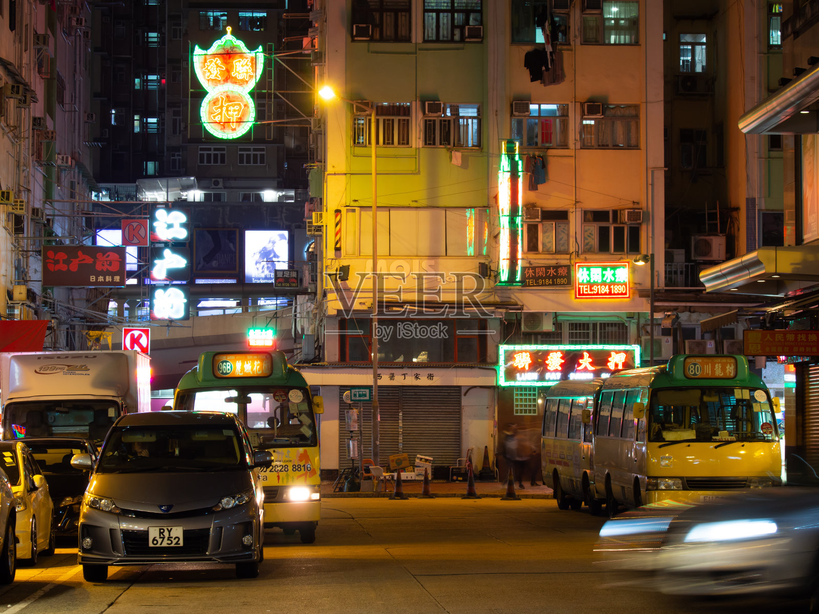 香港的霓虹灯和街景照片摄影图片
