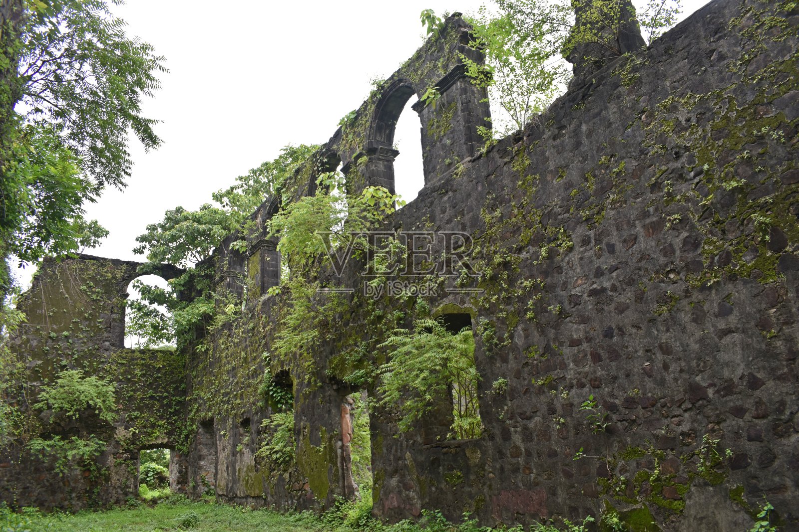 印度马哈什特拉，瓦萨伊要塞的废墟照片摄影图片