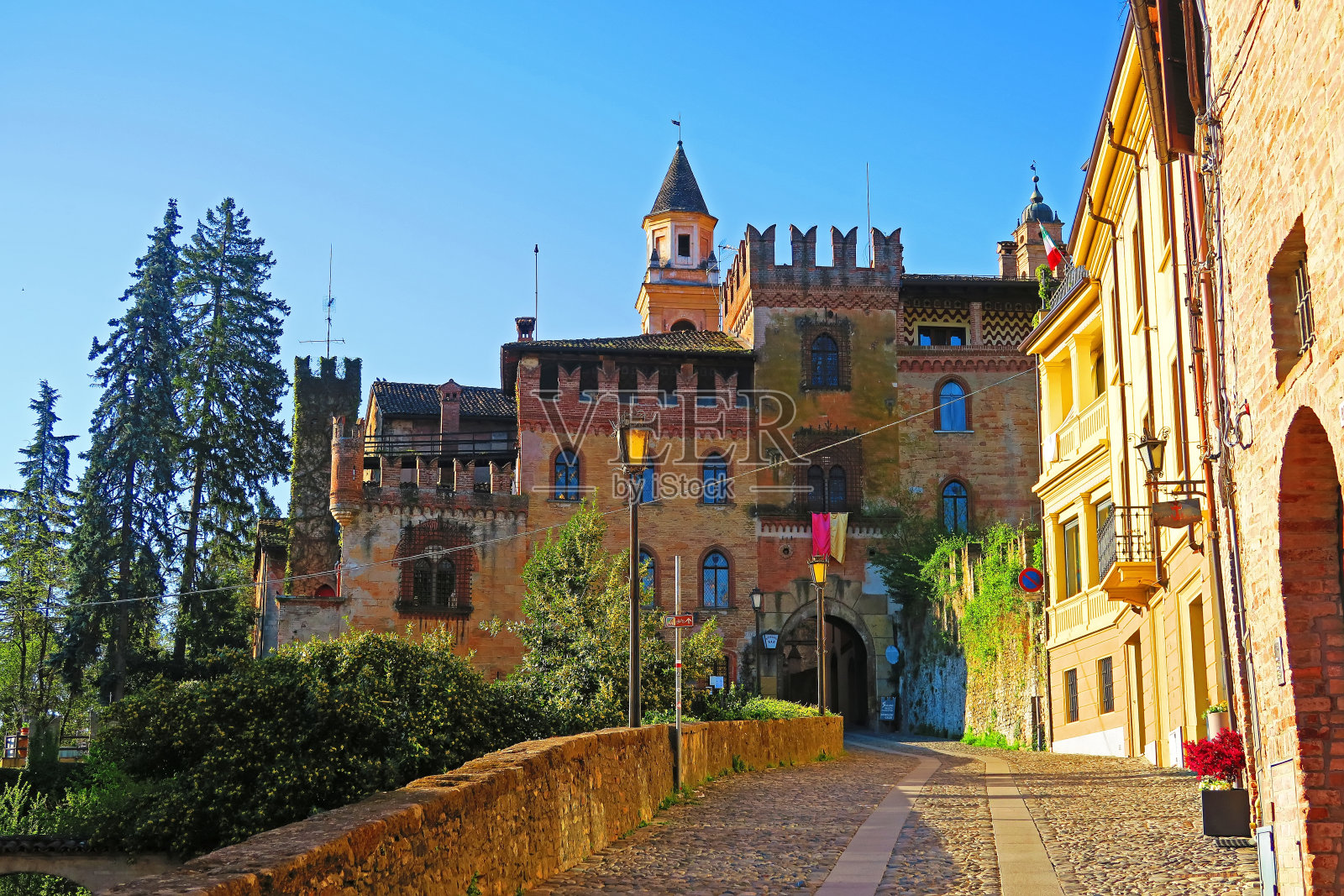 通往意大利城堡的大门照片摄影图片