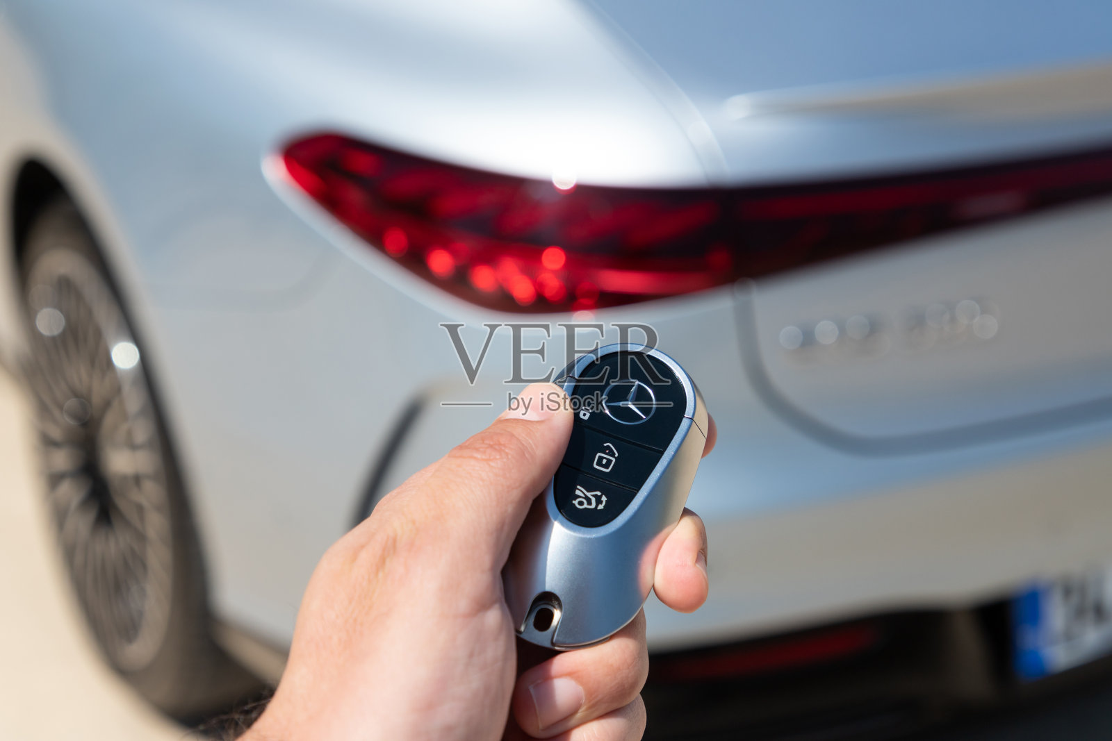 奔驰EQS 580车钥匙照片摄影图片