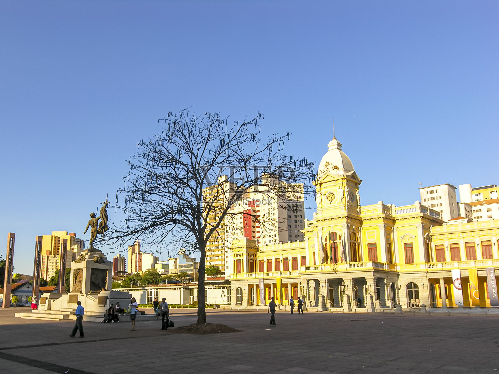 城市中心站大楼。Praça Rui Barbosa位于贝洛奥里藏特市的中部地区。它更广为人知的名字是Praça da Estação。照片摄影图片