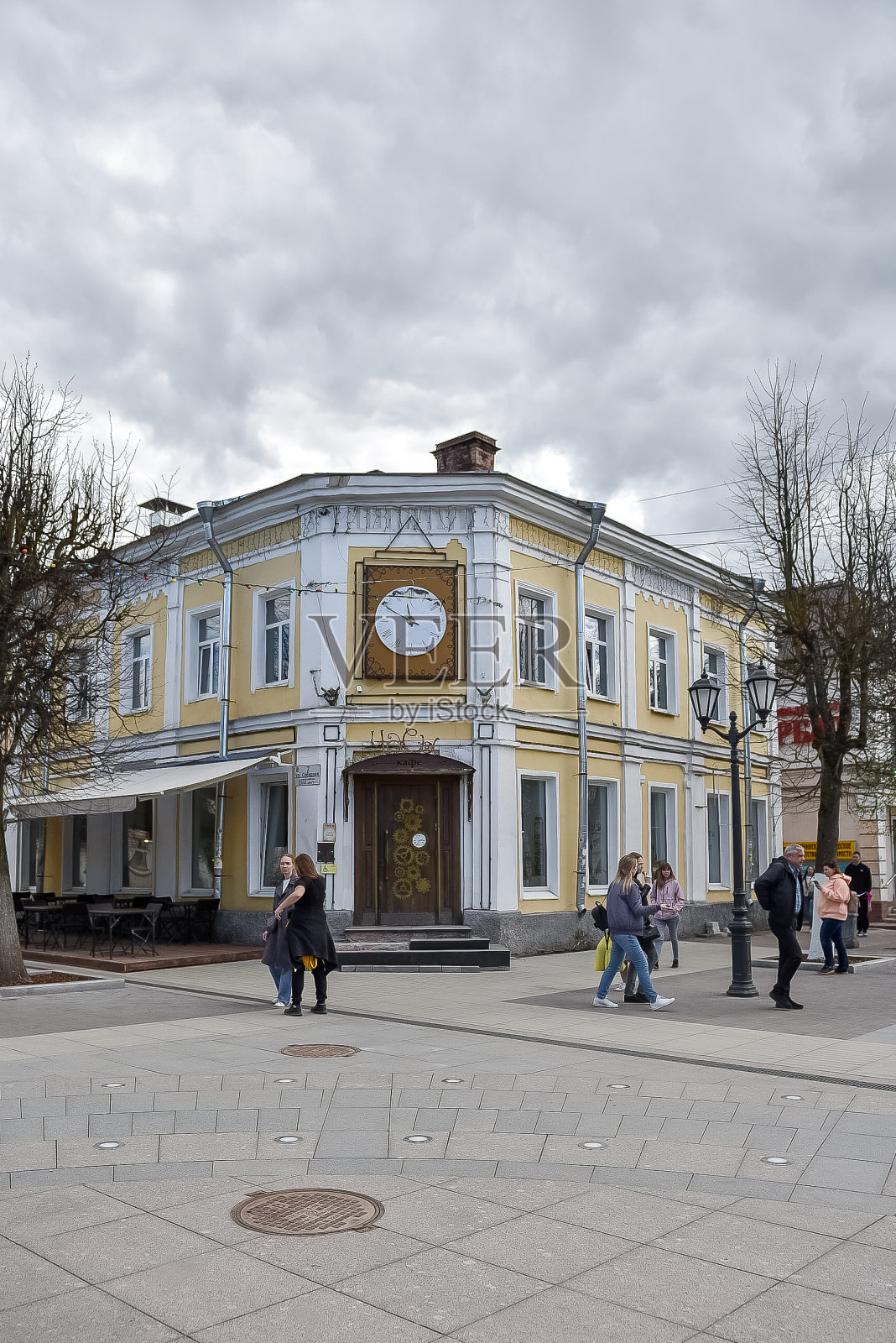 Gatchina历史中心的人们照片摄影图片