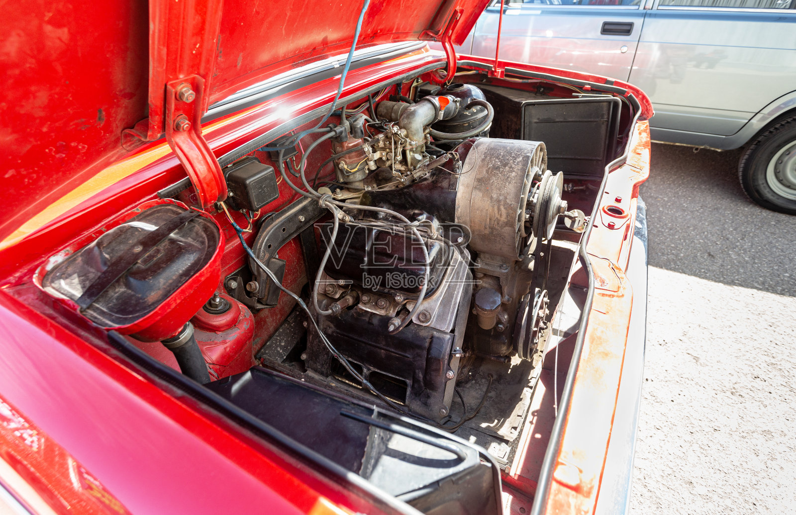 ZAZ-968汽车发动机照片摄影图片