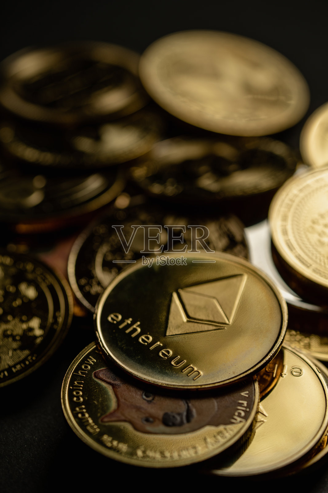 黄金Ethereum cryptocurrency照片摄影图片