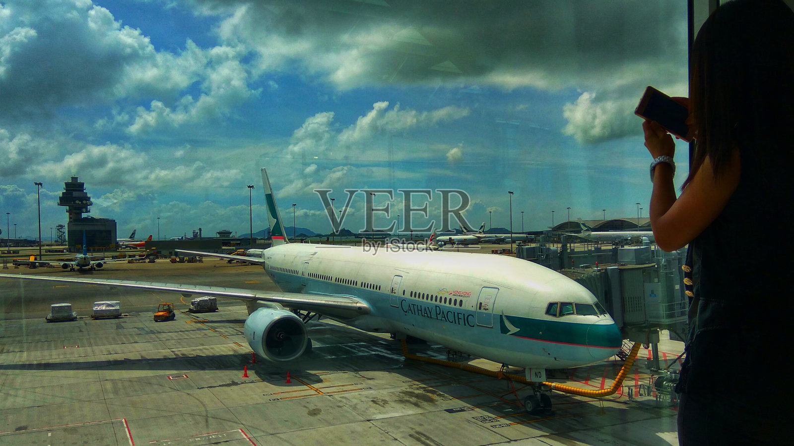 国泰航空的飞机在香港国际机场照片摄影图片