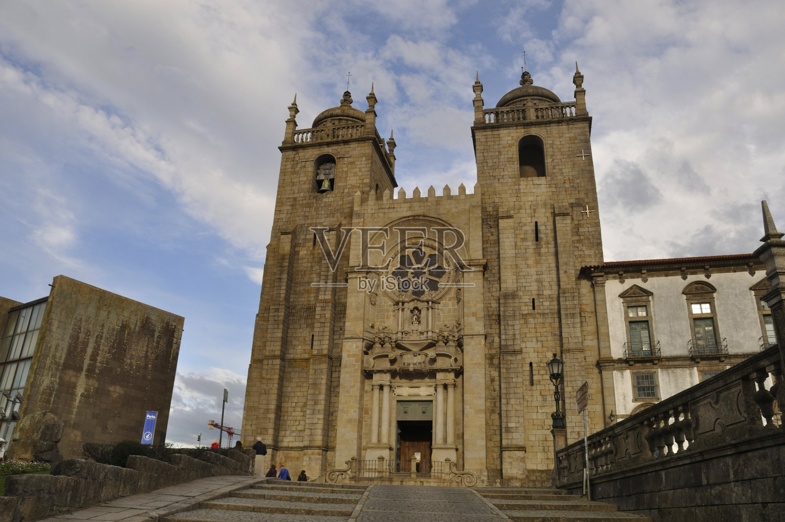 波尔图市中心的波尔图大教堂照片摄影图片