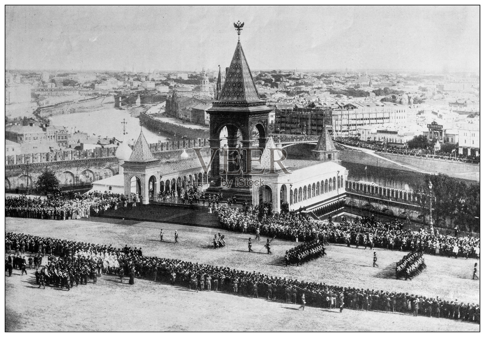 来自英国杂志的古董图片:莫斯科亚历山大二世纪念碑的就职典礼插画图片素材