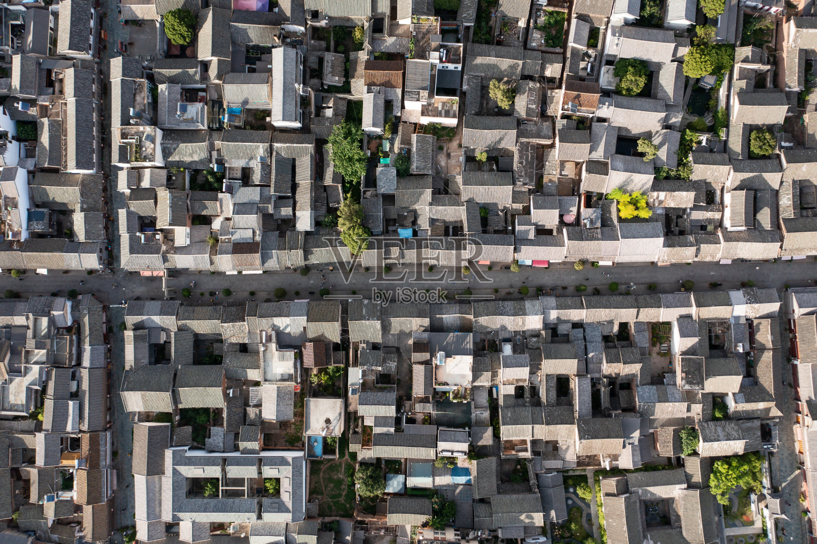 中国云南微山的建筑与景观。照片摄影图片