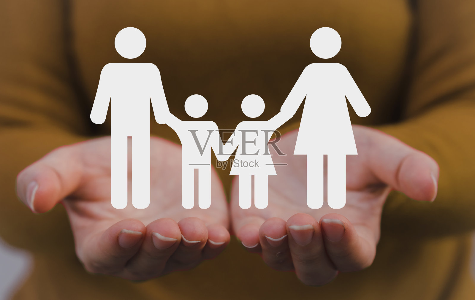 手捧家庭爱心呵护，家庭心理健康，健康与房屋保险，幸福的一家照片摄影图片