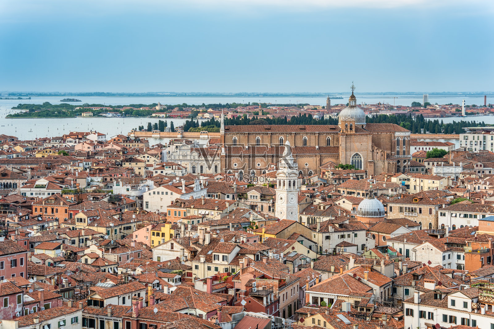 威尼斯中世纪红瓦屋顶房屋鸟瞰图照片摄影图片