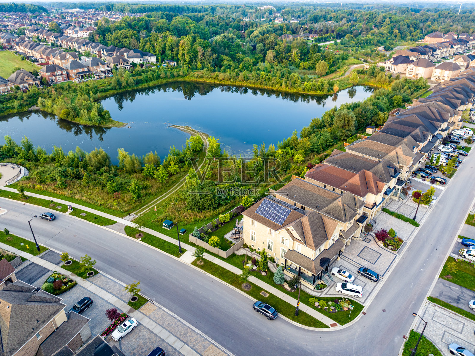 加拿大伍德布里奇，戛纳社区公园和Major MacKenzie博士的新住宅区照片摄影图片