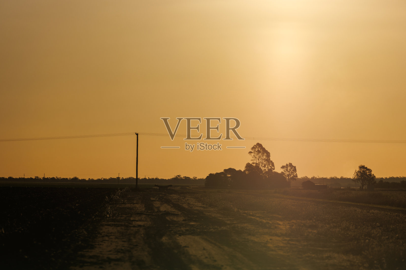 农场的日落照片摄影图片