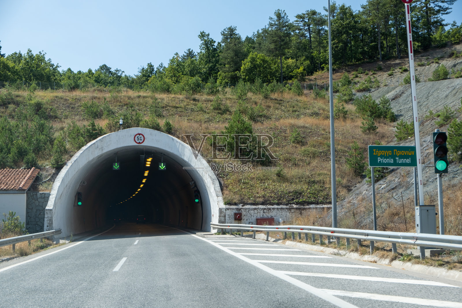 同族的隧道照片摄影图片