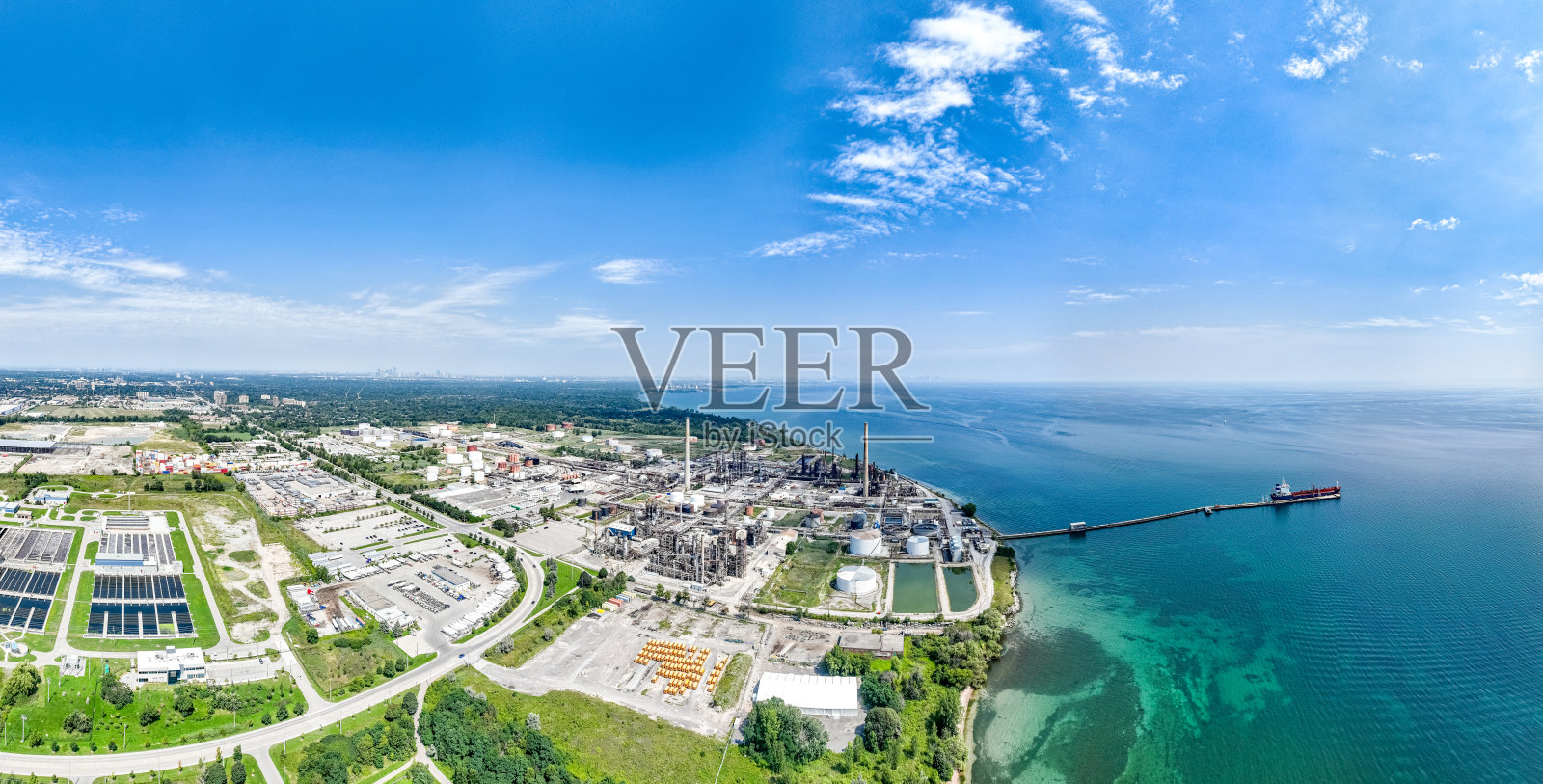 加拿大密西沙加湖畔公园和安大略湖的景色照片摄影图片