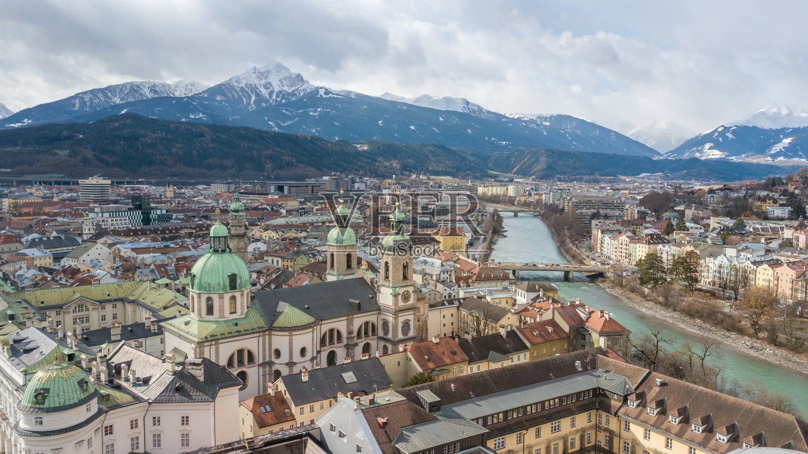 杂货店里照片摄影图片