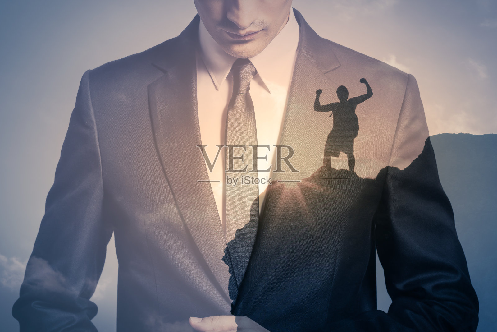 人和他的内在力量。永不放弃。的成就。成功。照片摄影图片