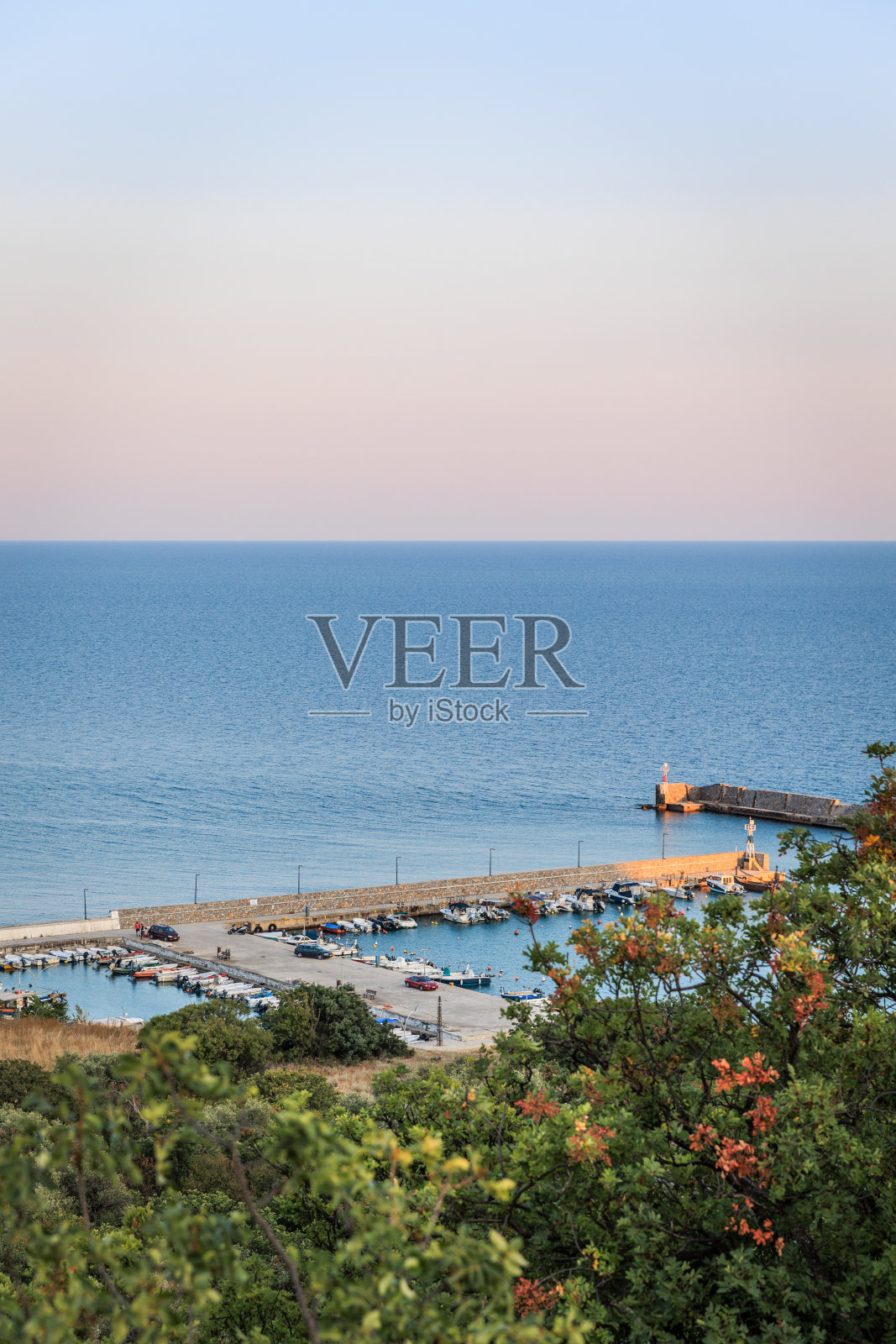 从希腊亚历山德鲁波利斯附近的独眼巨人洞穴到马克里港的全景，徒步旅行照片摄影图片