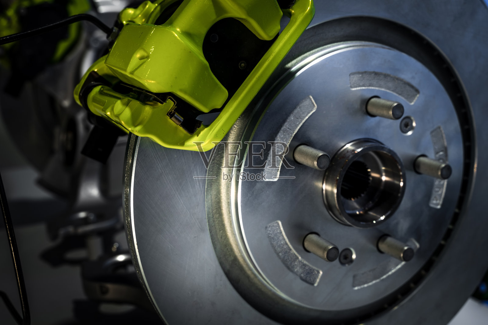 带防抱死制动系统的轮式盘式制动器。照片摄影图片