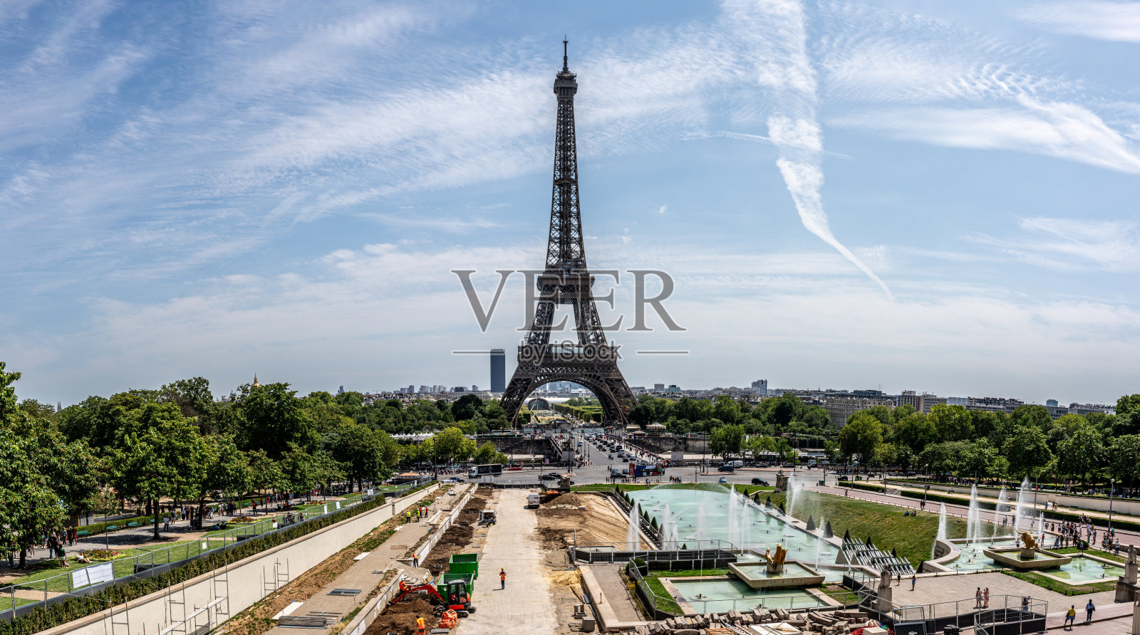 法国巴黎的埃菲尔铁塔和特罗卡德罗花园。巴黎最著名的地标之一。照片摄影图片