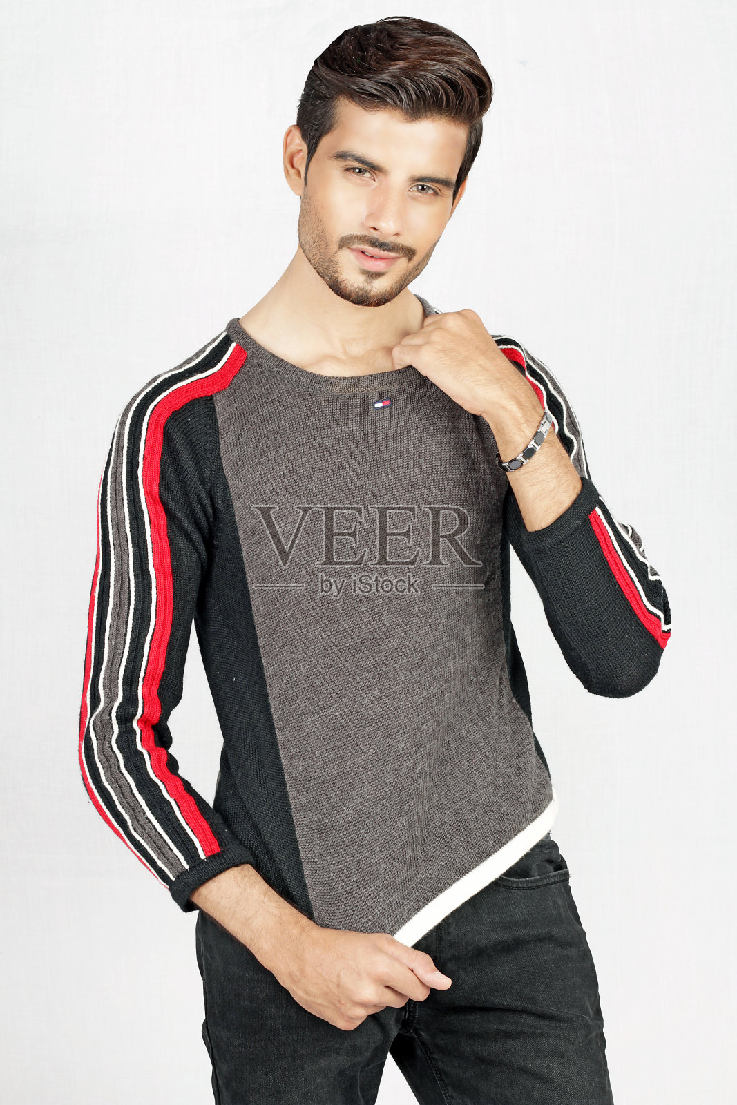 造型时尚的男模特照片摄影图片