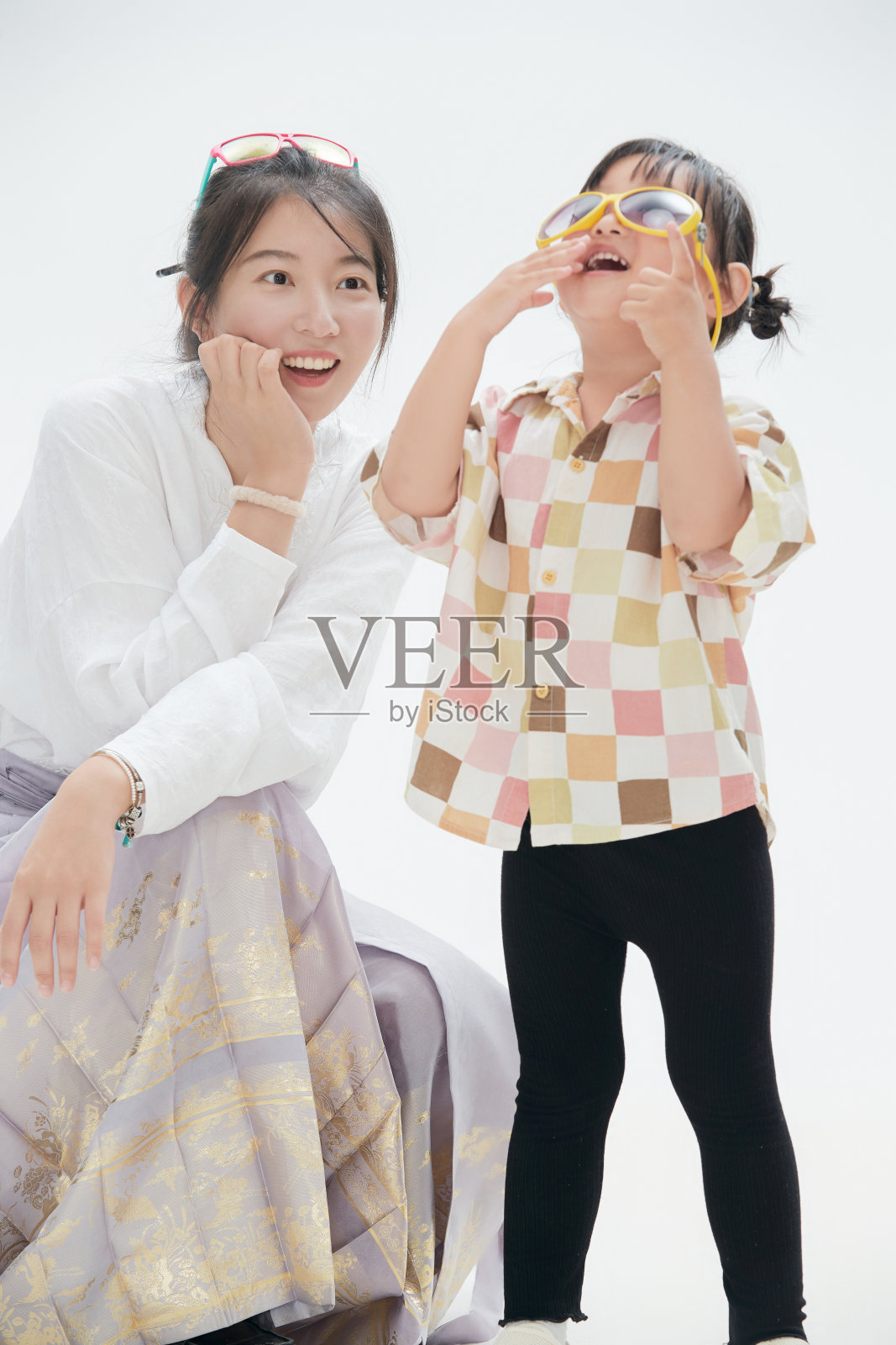 妈妈和可爱的女儿照片摄影图片