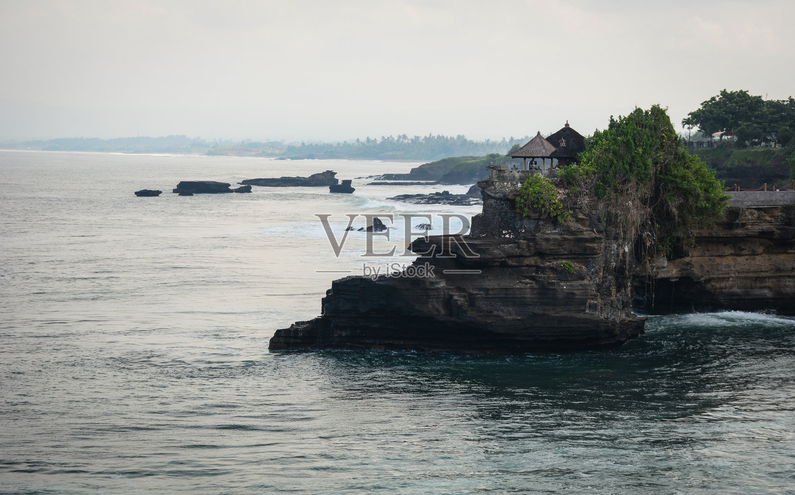 印尼巴厘岛海上的塔纳罗特神庙照片摄影图片