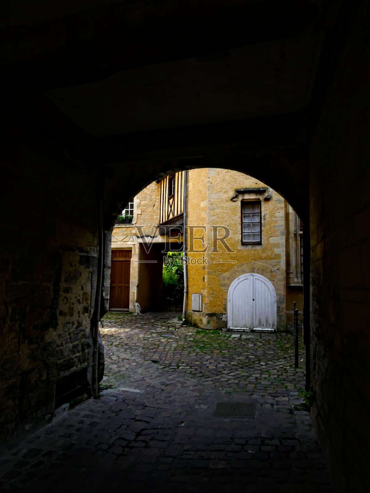 巴叶，2023年8月——参观诺曼底宏伟的中世纪小镇巴叶照片摄影图片