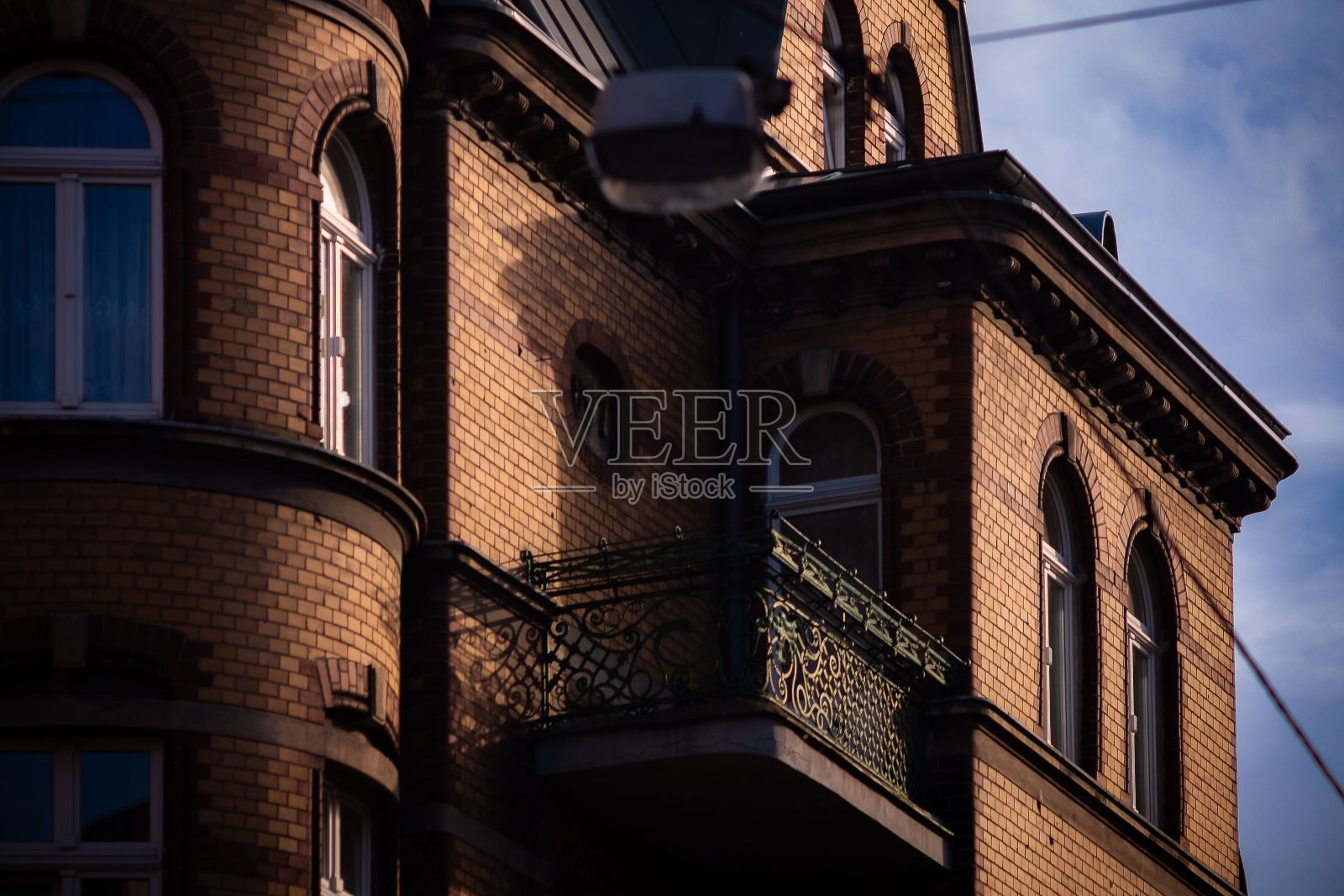 位于波兰波兹南市中心的传统公寓建筑照片摄影图片