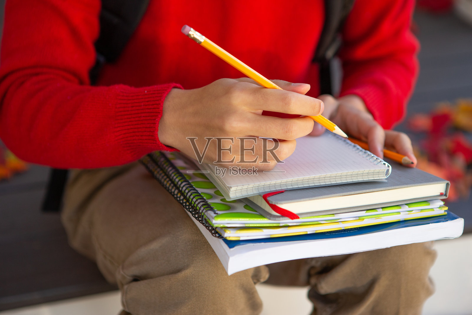 大学生写笔记照片摄影图片