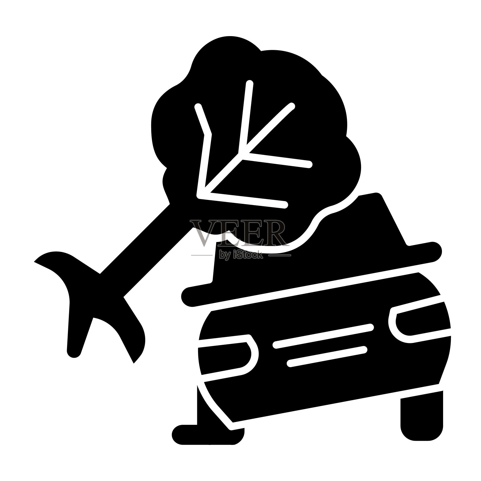 风暴过后撞毁的汽车坚实的图标。自动损坏倒下的树符号，在白色背景上的字形风格象形文字。汽车事故为移动网页设计。矢量图形。插画图片素材