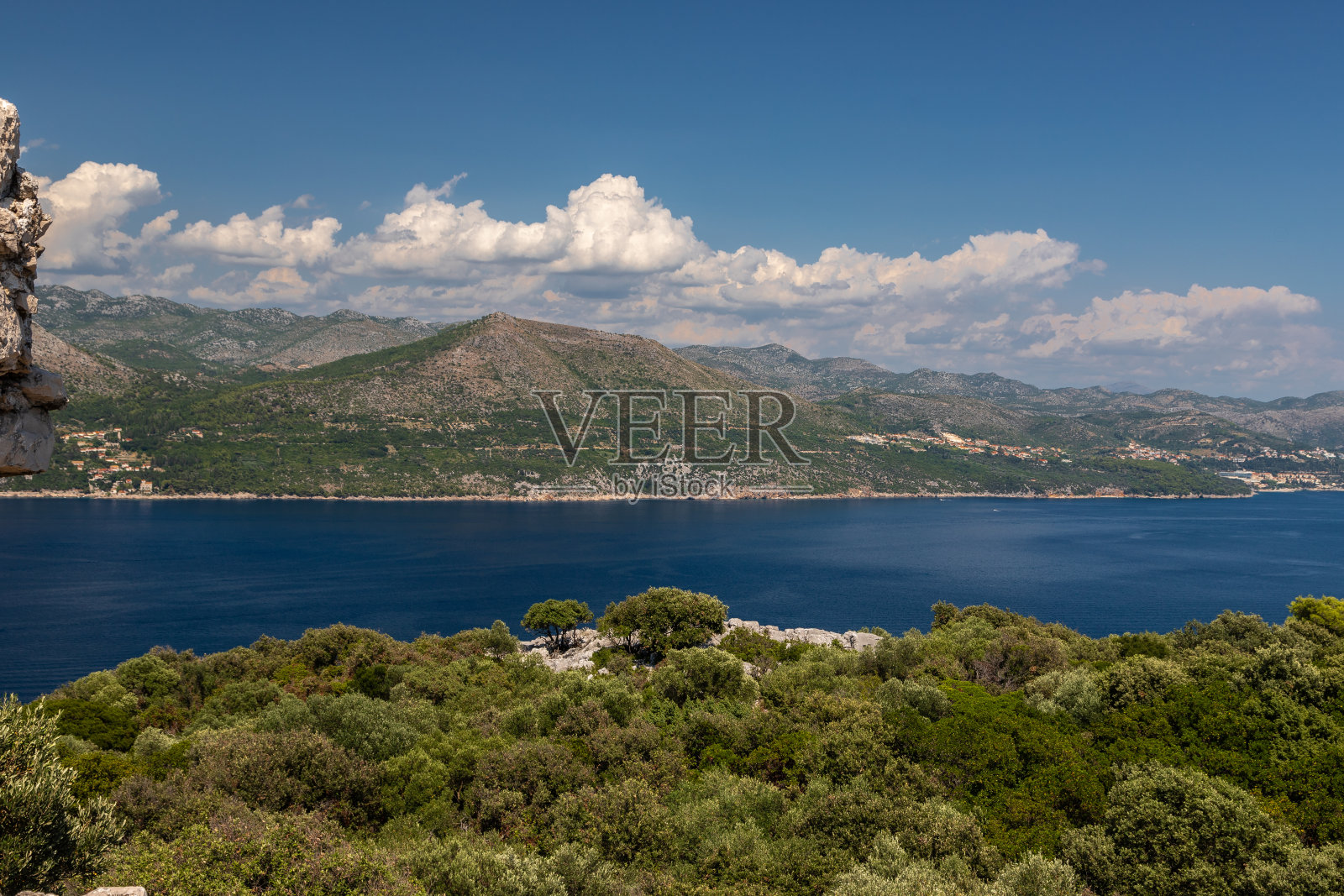 埃拉菲提群岛是一个小群岛，由几个岛屿组成，延伸到杜布罗夫尼克西北部照片摄影图片