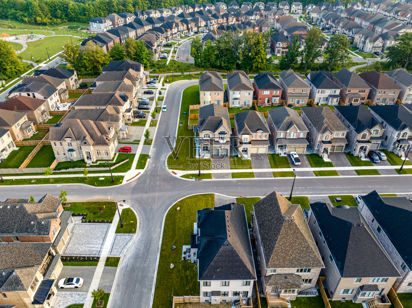 加拿大伍德布里奇，戛纳社区公园和Major MacKenzie博士的新住宅区照片摄影图片