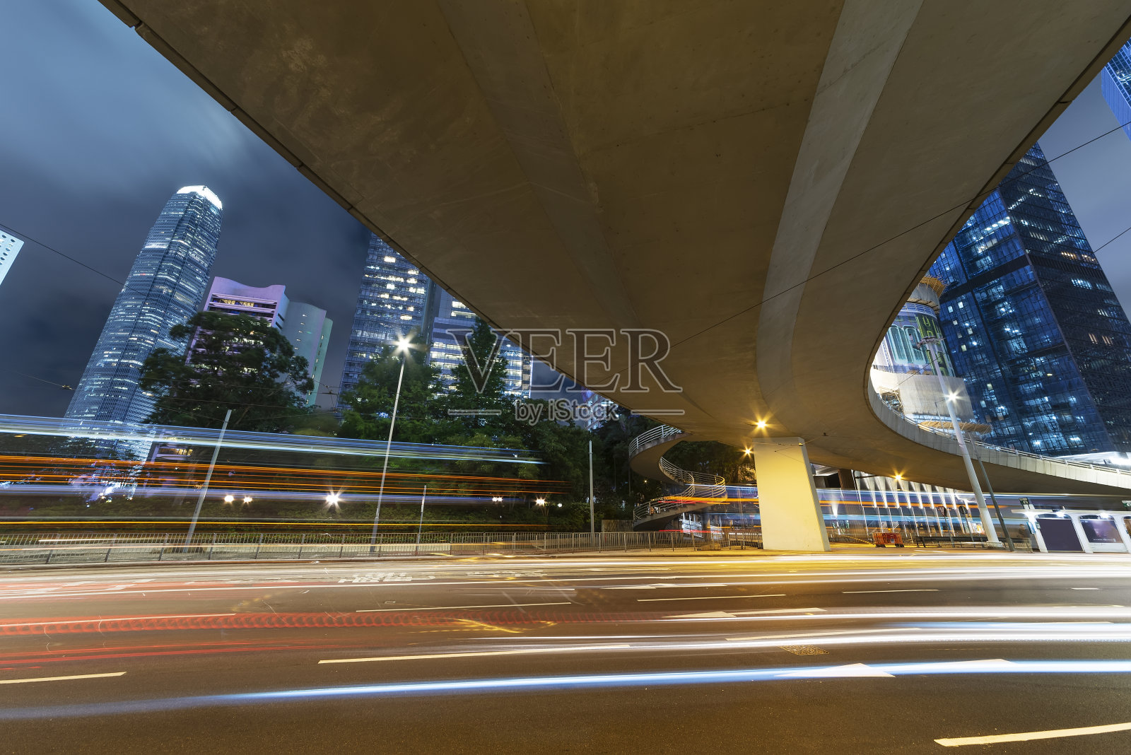 香港市区夜间交通情况照片摄影图片