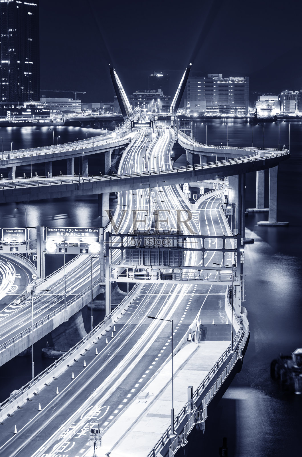 香港将军澳跨湾干线的夜景照片摄影图片