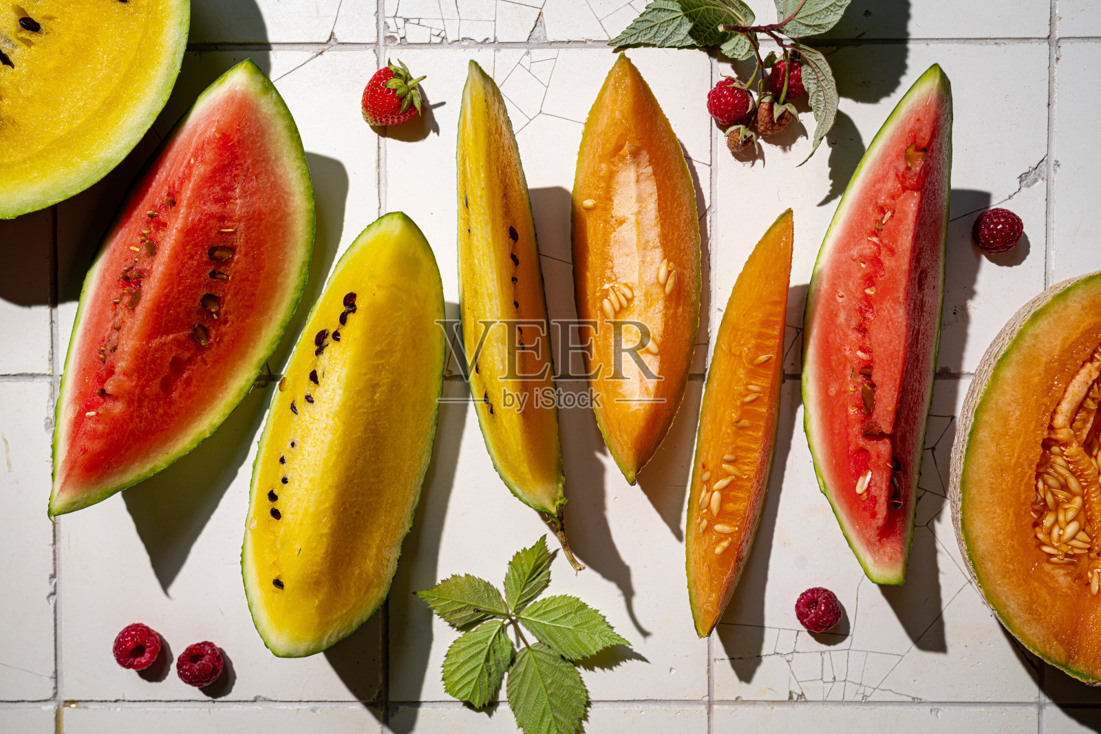 新鲜有机西瓜和甜瓜照片摄影图片
