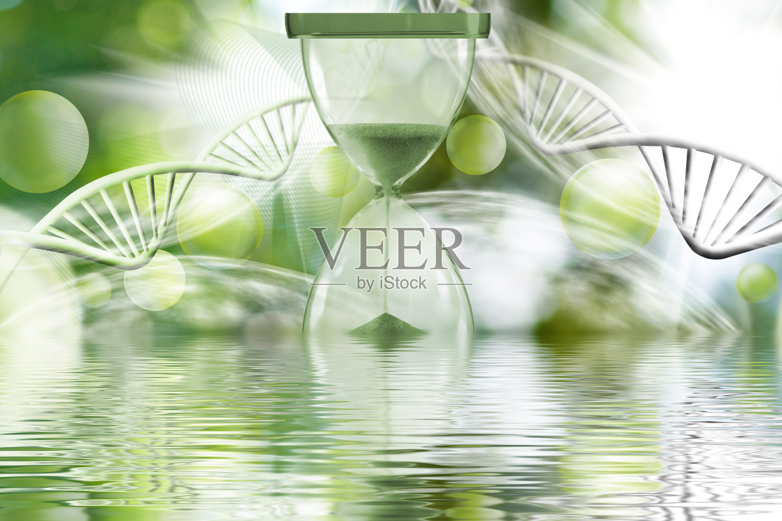 一个沙漏的图像，背景是程式化的DNA链，一个模糊的绿色空间，抽象的球在水面上飞舞和反射。照片摄影图片