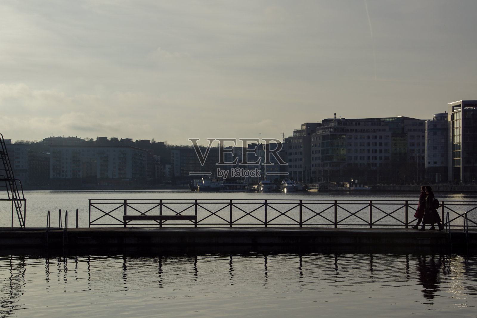 河上的一座长桥照片摄影图片