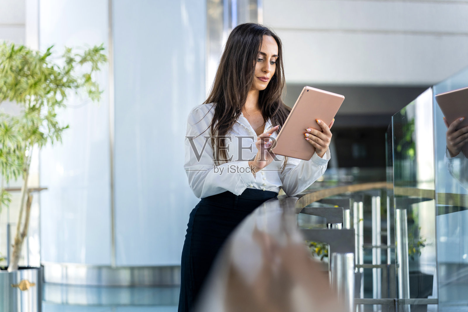 女商人咨询市场股票照片摄影图片