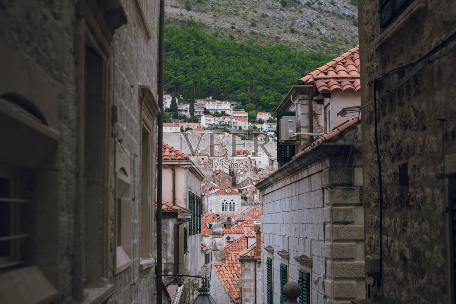 从克罗地亚达尔马提亚山上俯瞰杜布罗夫尼克老城区全景街景照片摄影图片