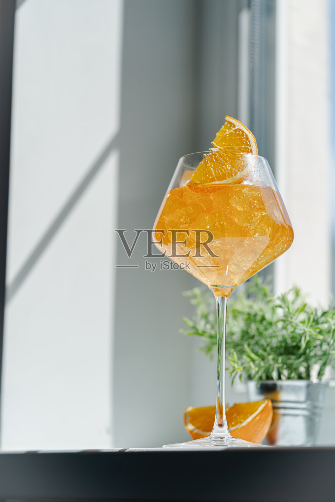 一杯阿佩罗鸡尾酒照片摄影图片