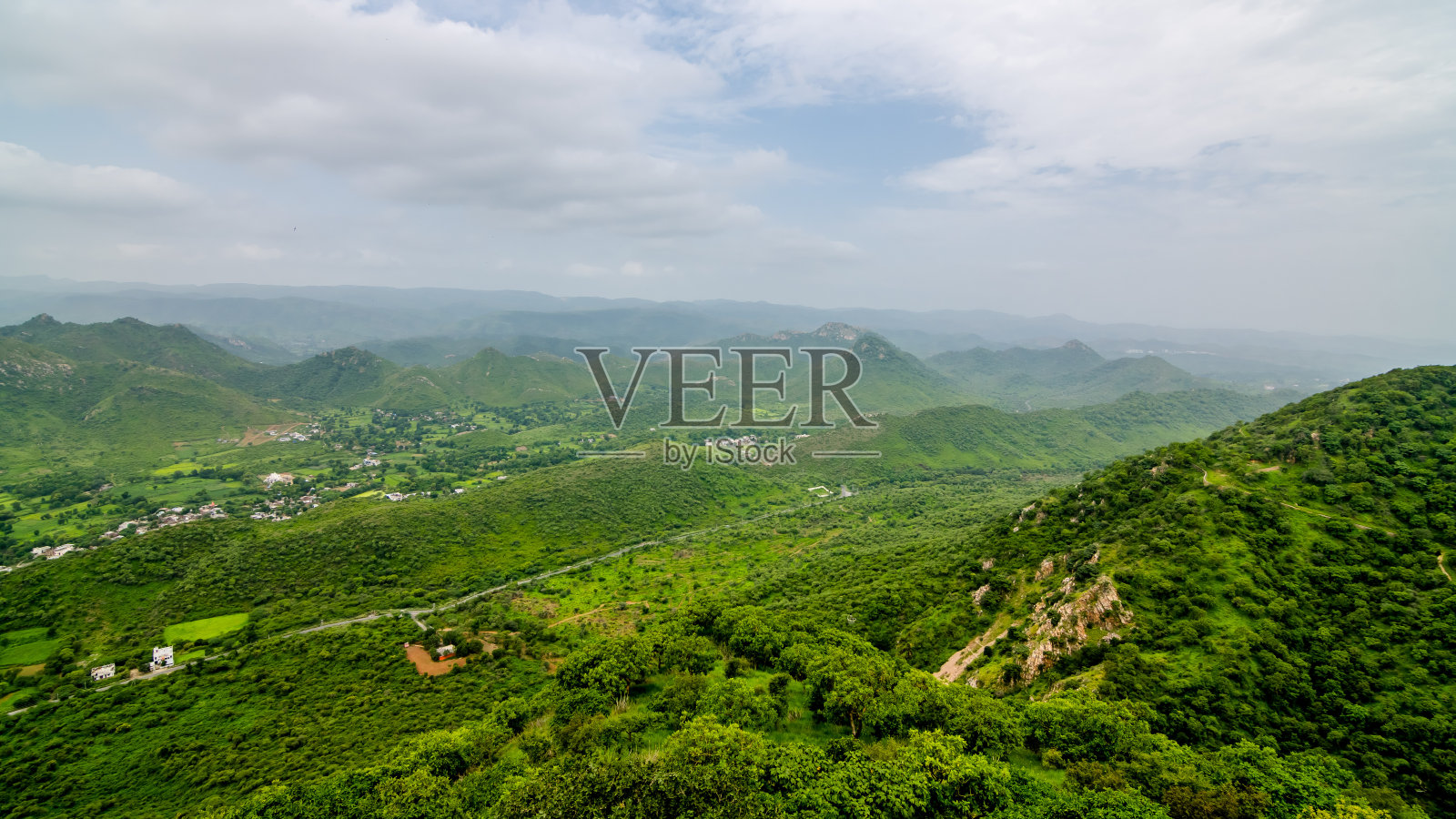 从拉贾斯坦邦乌代普尔的Sajjangarh季风宫或季风宫观看照片摄影图片