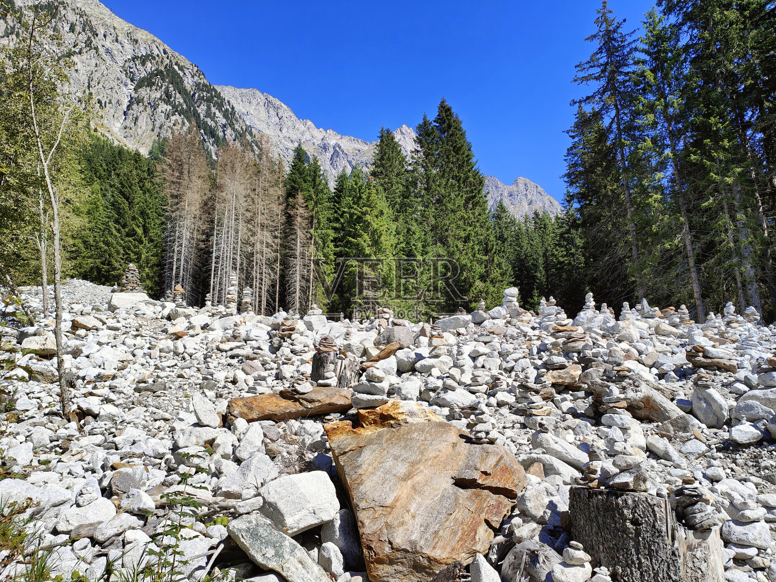 南蒂罗尔的山脉照片摄影图片