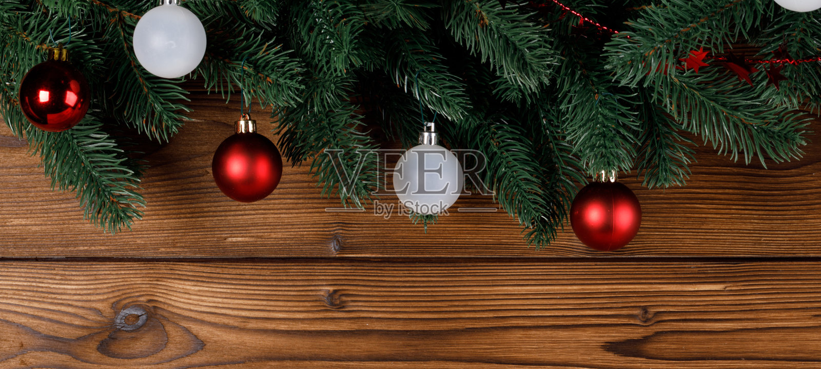 有杉木和小玩意的圣诞卡照片摄影图片